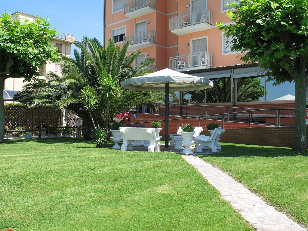 Hotel Bixio Lido di Camaiore Luaran gambar